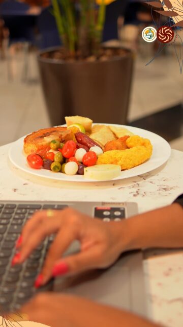 Tem dia que pede almoço especial. Tem dia que é lanche rápido. E tem dia que termina em chopp.Qual é a sua escolha de hoje? 👀No GV Shopping, sempre tem um motivo pra passar por aqui 💛#GVShopping #SeuDiaDoSeuJeito #EscolhasDeHoje #ExperiênciaGV #ChegaPraCá