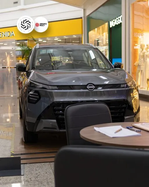 Motores que chamam atenção logo na chegada. 🚗✨Quem passa pela Portaria 1 do GV Shopping já encontra a exposição de carros do Grupo Mult, com modelos que unem tecnologia, design e potência. Uma parada rápida que vale a curiosidade — e muitas fotos.Passe por aqui, conheça de perto e aproveite tudo que o GV Shopping tem para oferecer.#GVShopping #ExposiçãoDeCarros #GV #Shopping #PasseioNoShopping