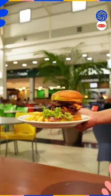 Pelo WhatsApp tá difícil de conversar… melhor resolver isso com um hambúrguer e um sorvetinho. 🍔🍦Entre o pedido que chega à mesa no @mistergrillgv e a casquinha do @sorveteamigogvshopping, o papo flui melhor e o momento fica mais gostoso.No GV Shopping, até a conversa vira experiência.#GVShopping #AlimentaçãoGV #MomentoGV #ExperiênciaGV