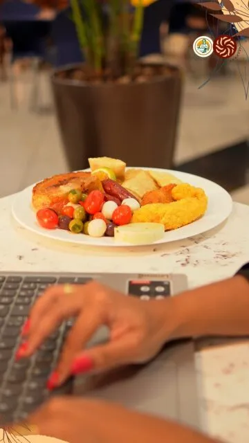 Tem dia que pede almoço especial. Tem dia que é lanche rápido. E tem dia que termina em chopp.Qual é a sua escolha de hoje? 👀No GV Shopping, sempre tem um motivo pra passar por aqui 💛#GVShopping #SeuDiaDoSeuJeito #EscolhasDeHoje #ExperiênciaGV #ChegaPraCá