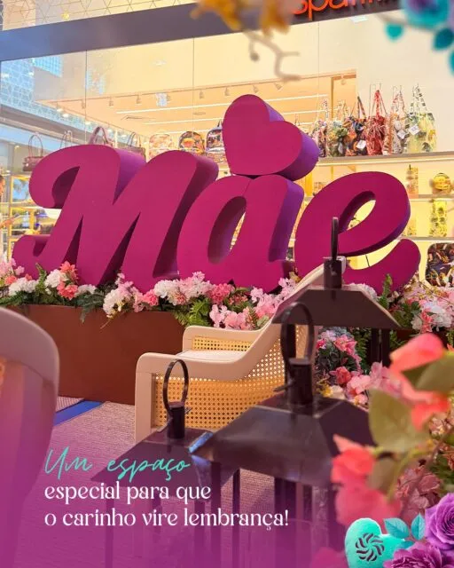 Tem carinho que merece virar lembrança 💐✨O espaço instagramável de Dia das Mães segue disponível aqui no GV Shopping para você aproveitar os últimos dias e registrar momentos especiais ao lado de quem você ama 💖E essa também pode ser a oportunidade perfeita para garantir o presente da sua mãe com mais calma e viver um momento especial por aqui 🛍️📸Mas atenção: o espaço fica disponível somente até domingo, dia 10!GV Shopping, vivendo momentos com você.#GVShopping #DiaDasMães #GovernadorValadares #MãeETudo #MomentosEspeciais