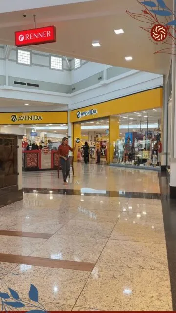 🍂 O outono no GV Shopping traz experiências e momentos para viver com felicidade. ✨Entre vitrines aconchegantes, looks da estação, um sorvete no meio do passeio e memórias em família, cada detalhe transforma a rotina em algo ainda mais especial. 🤎Passeie, descubra e aproveite uma estação que aproxima, acolhe e encanta.GV Shopping, estações que encantam. Chega pra cá. 🍁#GVShopping #Outono #ModaOutono #Lifestyle #GovernadorValadares