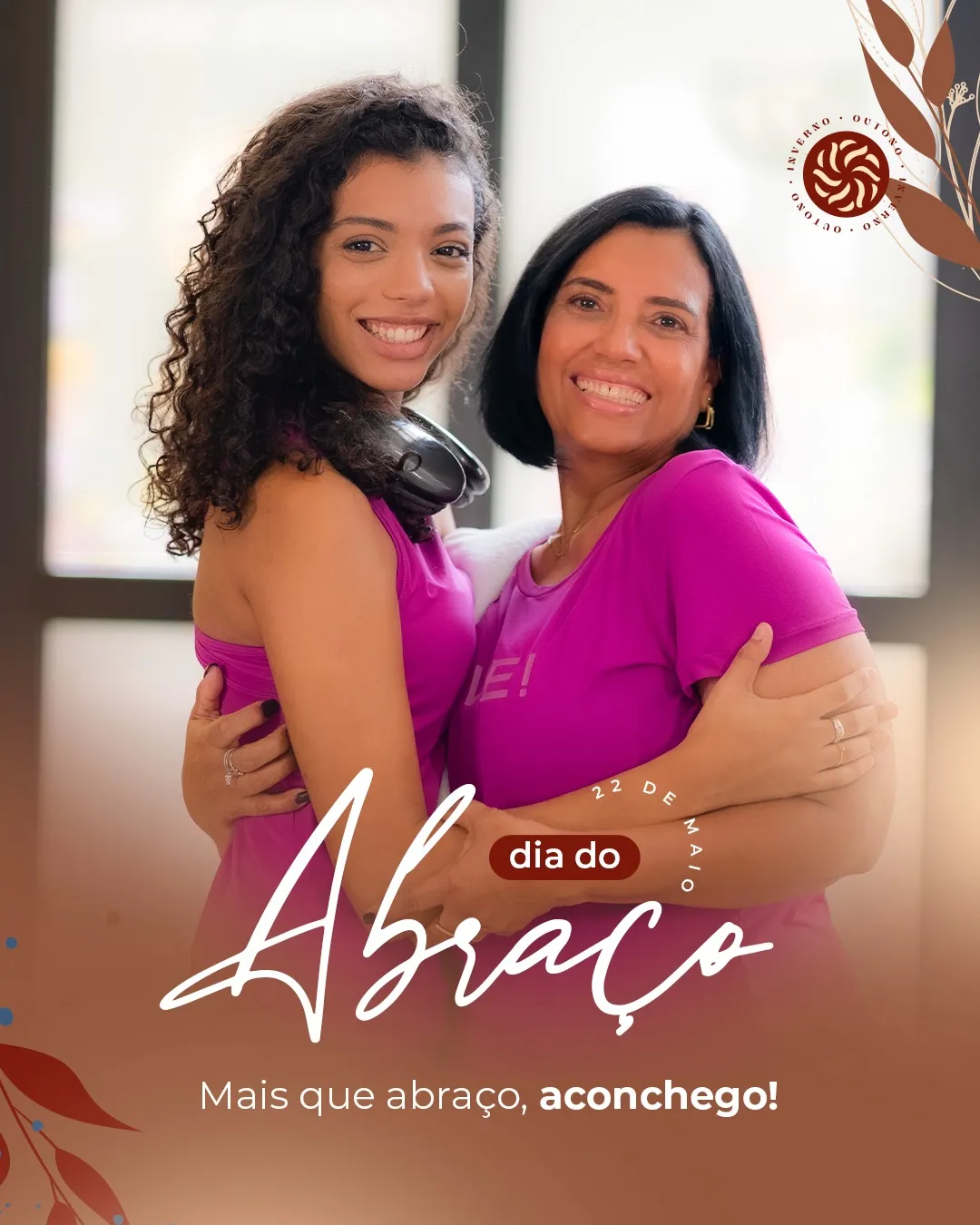 Tem abraço que dura segundos, mas fica com a gente o dia inteiro. 🤍Hoje é dia de celebrar esse gesto simples que aproxima, acolhe e transforma qualquer momento.22/05 • Dia do Abraço#DiaDoAbraço #Abraço #Afeto #Carinho #GVShopping