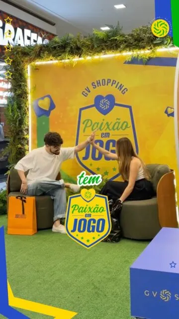 Já conhecíamos o Brazil com Z. Mas aqui, descobrimos o Brasil com S. 💚💛O café compartilhado, o almoço que tem gosto de casa, as cores que tomam conta dos corredores e os momentos que fazem tudo ficar mais especial.Neste Dia dos Namorados, cada encontro, cada presente e cada lembrança ganham ainda mais significado quando existe emoção, torcida e felicidade reunidas.Porque no GV Shopping, tem paixão em jogo. ✨GV Shopping – Sentir, torcer, amar.#GVShopping #DiaDosNamorados #PaixãoEmJogo #GovernadorValadares #BrasilComS