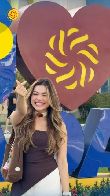 Tem lugar que faz parte da rotina… e tem lugar que faz parte dos melhores momentos. 💛Entre um passeio sem pressa, aquela comprinha, uma boa refeição e o cineminha, o GV Shopping é o destino perfeito para criar novas memórias.Conta pra gente: qual é a sua parte favorita de um dia no shopping? ✨GV Shopping | Viva tudo aqui!Lojas: @carmensteffens.shoppinggv @gira.governadorvaladares #GVShopping #GovernadorValadares #VivaTudoAqui #Lazer #Passeio Compras Cinema PraçaDeAlimentação