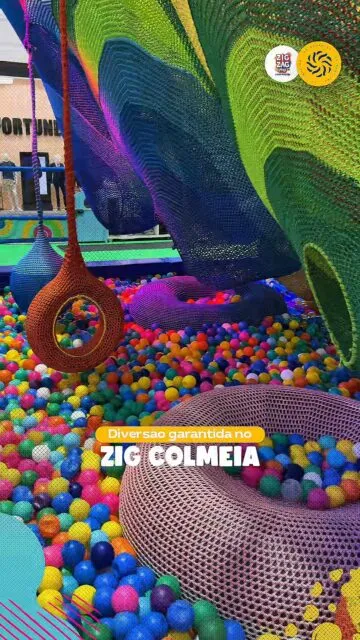 O Zig Colmeia chegou ao GV Shopping para garantir muita diversão para os pequenos! ✨Um espaço preparado especialmente para as crianças, com grandes redes coloridas, balanças, escorregadores com piscina de bolinhas, puffs e muito mais! 💛A criançada pode brincar, explorar e se divertir à vontade, sempre com a supervisão de monitores capacitados, garantindo mais tranquilidade para os pais. ✨📍 Praça de Eventos | GV Shopping.Venha conhecer o Zig Colmeia e prepare-se para muita diversão! 💛#GVShopping #ZigColmeia #DiversãoParaCrianças #DiversãoGarantida #GovernadorValadares