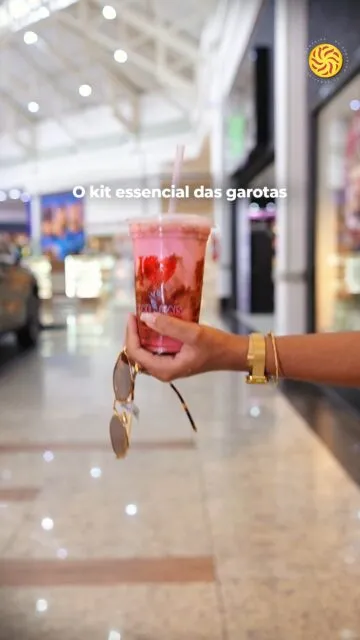Tem coisas que simplesmente não podem faltar!Óculos, acessórios e um milk shake para completar o combo. 💕🥤O kit essencial das garotas você encontra no GV Shopping. 🛍️Lojas: @chillibeansgvshopping @nf.folheados @shakemaisshopping#GVShopping #KitEssencial #GirlsEssentials #Moda #Acessórios